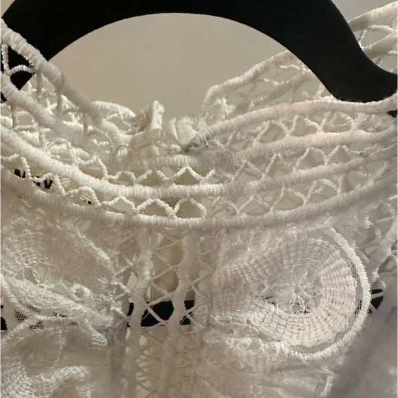 White lace crochet ruffle blouse - Picture 2 of 5